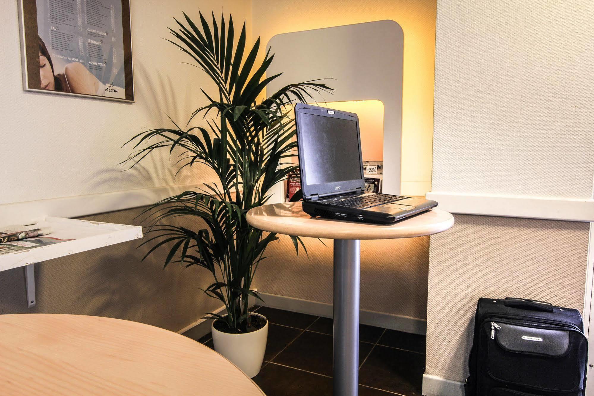 Ibis Budget Châteaudun Eksteriør bilde